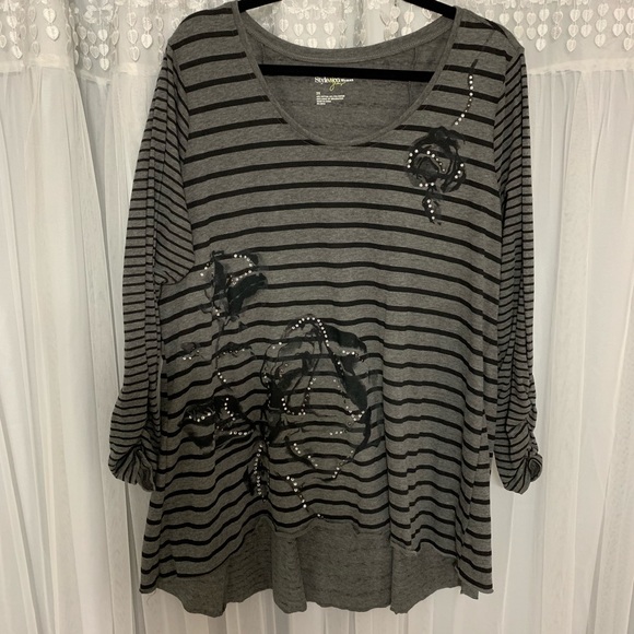 Style&Co. Woman Pus size 2X high low jeweled top - Picture 2 of 8